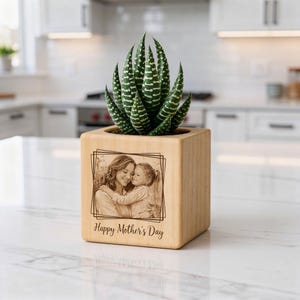 Maceta de madera personalizada con foto, regalo a medida para el Día de la Madre. Maceta de madera grabada, regalo para mamá.