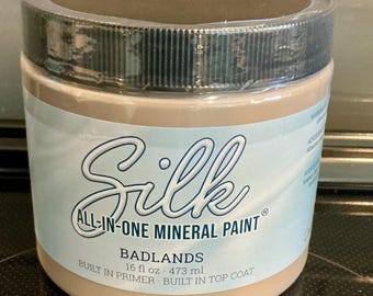 Dixie Belle Silk All-in-One Mineral Paint: Badlands Finish (16oz)