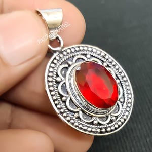 Facettierter Granat Sterling Silber Anhänger: Handgemachter roter Edelstein
