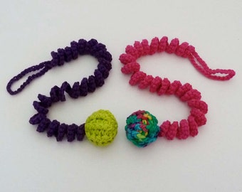 Boules d'herbe à chat avec de longues boucles extensibles avec des jouets pour chats en boucle