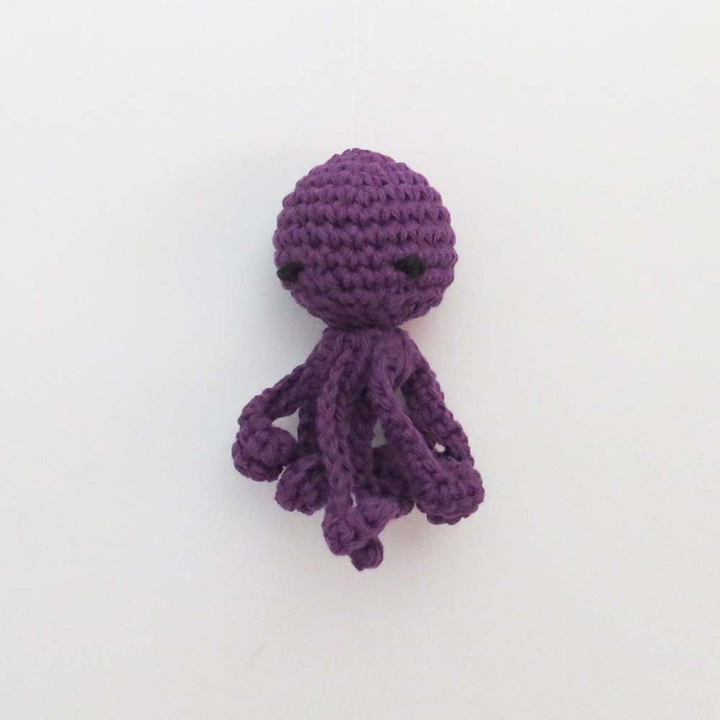 Juguete para perros pequeño Squeaky Octopus con patas largas y onduladas: elige tus colores imagen 4