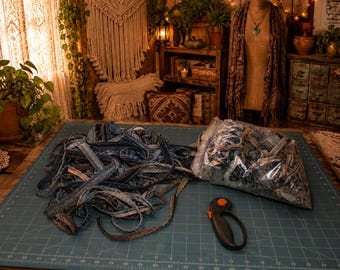 DELAROSA Jean Denim Fabric Seams