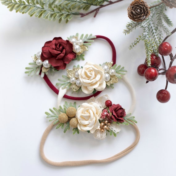 Rosso E Bianco Natale Ornamenti Con Fiocchi Di Neve Scintillanti Con Sfondo Color Argento 163490431 Rosso E Bianco Natale Ornamenti Con Fiocchi Di Neve Scintillanti Con Sfondo Color Argento 163490431