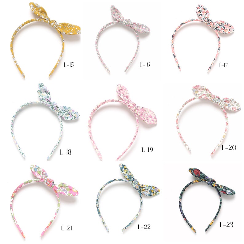 Peut inclure: Neuf bandeaux &agrave; fleurs avec un n&oelig;ud de chaque c&ocirc;t&eacute;. Les bandeaux sont de diff&eacute;rentes couleurs, notamment rose, jaune, bleu et vert.
