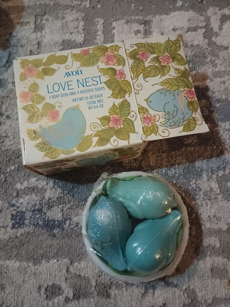 Jabonera Love Nest de Avon - Tres jabones con fragancia para ocasiones especiales - Vintage NOS NIB imagen 3