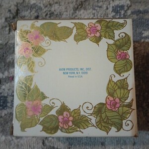 Jabonera Love Nest de Avon - Tres jabones con fragancia para ocasiones especiales - Vintage NOS NIB imagen 2