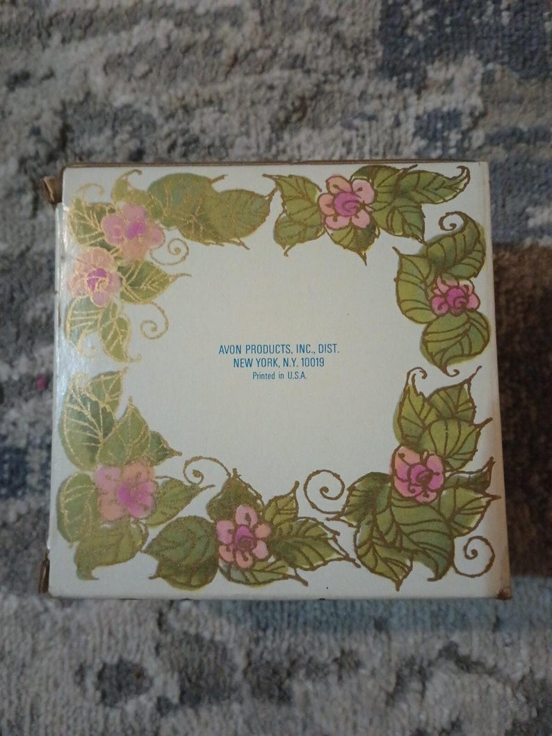 Jabonera Love Nest de Avon - Tres jabones con fragancia para ocasiones especiales - Vintage NOS NIB imagen 2