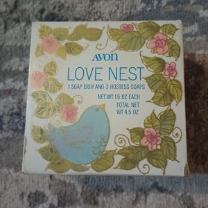 Jabonera Love Nest de Avon - Tres jabones con fragancia para ocasiones especiales - Vintage NOS NIB imagen 1