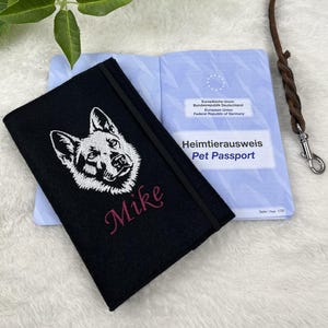 Impfpasshülle Hund personalisiert – bestickt mit Namen – Tierpass Hülle aus Filz - Geschenk für Hundebesitzer - EU Heimtierausweis Hülle