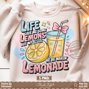 Può includere: Una felpa beige con un design grafico colorato. Il design presenta una fetta di limone, un bicchiere di limonata con una cannuccia e il testo "LIFE GAVE ME SOME LEMONS BUT MY JESUS HE BE MAKIN' LEMONADE."