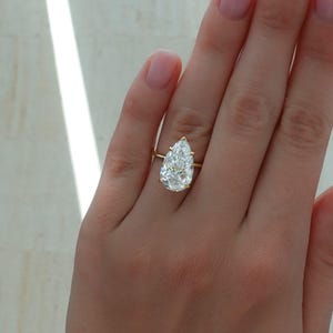 Pierścionek zaręczynowy z 5-karatowym diamentem w kolorze gruszki: 14-karatowe złoto Solitaire