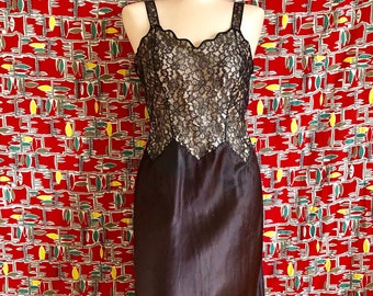 Gorgeous vintage 40's 50's black floral lace negligee slip illusion bust scallop shaped bombshell sexy pin up Barbizon - S / M