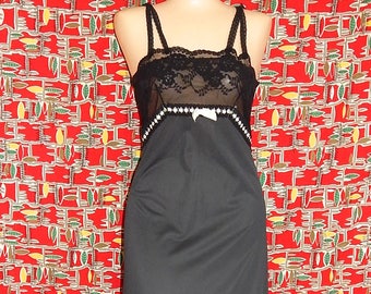 Beautiful vintage 60's black see through floral lace maxi negligee slip nightgown Gossard Artemis bombshell pin up - S / M