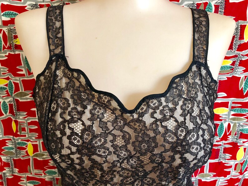 Gorgeous vintage 40's 50's black floral lace negligee slip illusion bust scallop shaped bombshell sexy pin up Barbizon S / M image 3