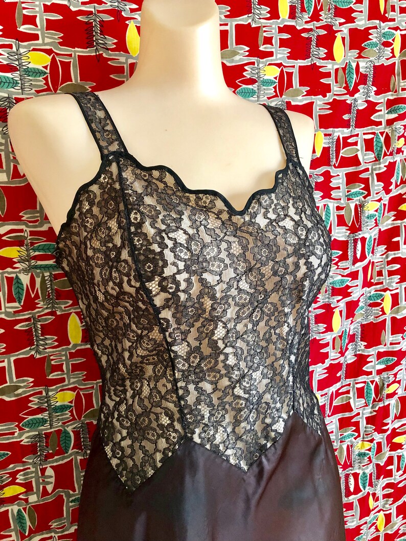 Gorgeous vintage 40's 50's black floral lace negligee slip illusion bust scallop shaped bombshell sexy pin up Barbizon S / M image 2