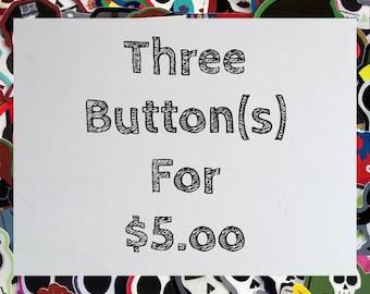Peut inclure: Une carte blanche avec le texte "Three Button(s) For $5.00" est entourée d'autocollants colorés sur le thème des crânes. Le texte est en gras, noir, et écrit à la main. Les autocollants présentent divers motifs et couleurs.