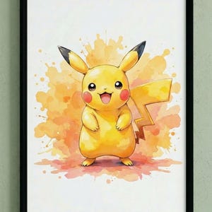 Op de afbeelding: Een ingelijste aquarelprint van Pikachu, een gele, muisachtige Pok&eacute;mon-personage. Het kunstwerk toont Pikachu met rode wangen, een glimlachende uitdrukking en een bliksemstaart, tegen een oranje en gele aquarelspatachtergrond.