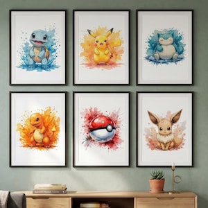 Op de afbeelding: Set van zes ingelijste aquarelprints met populaire Pok&eacute;mon-personages. Elke print toont een ander personage, waaronder Squirtle, Pikachu, Snorlax, Charmander, Eevee en een Pok&eacute; Ball, tegen kleurrijke, abstracte achtergronden.