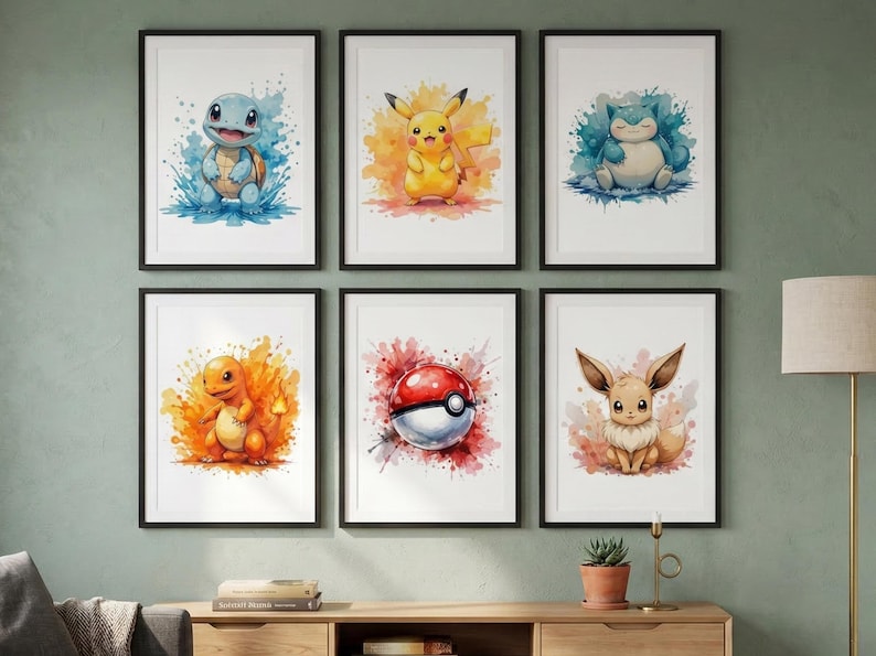 Op de afbeelding: Set van zes ingelijste aquarelprints met populaire Pok&eacute;mon-personages. Elke print toont een ander personage, waaronder Squirtle, Pikachu, Snorlax, Charmander, Eevee en een Pok&eacute; Ball, tegen kleurrijke, abstracte achtergronden.