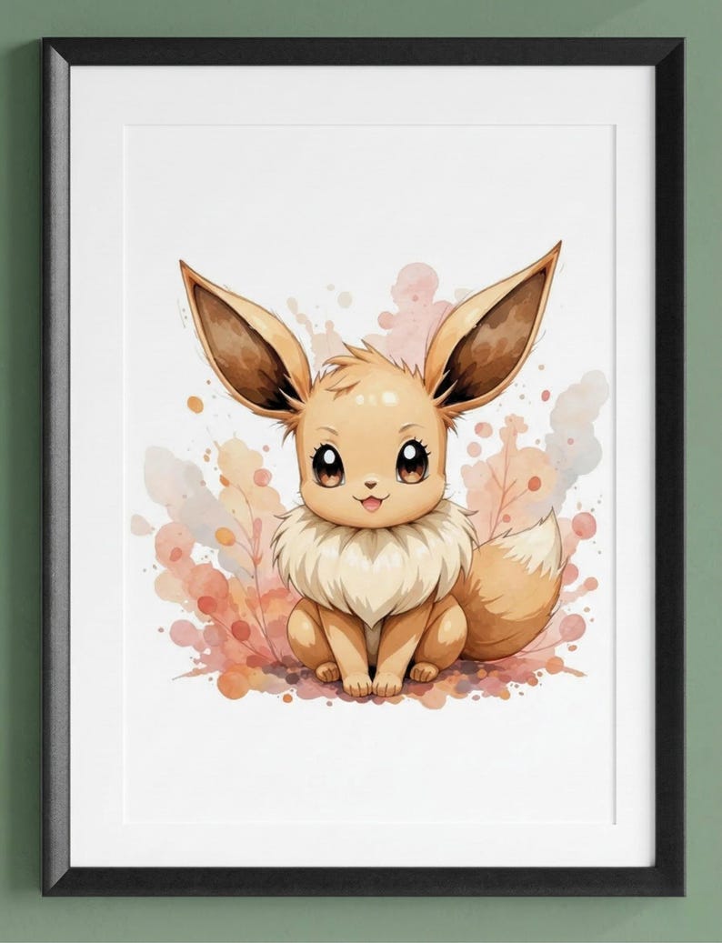 Op de afbeelding: Een ingelijste aquarelprint van een cartoon Eevee-personage. Het kunstwerk toont een lichtbruine Eevee met grote oren, een donzige nek en een volle staart. De achtergrond heeft zachte aquarelspatten in tinten roze, oranje en bruin.