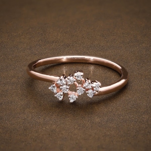18K Gold Lab Diamond Cluster Engagement Ring Stackable Wedding Ring Round-Cut Simulated Diamond Promise Ring Minimalist Iconic Cluster Ring