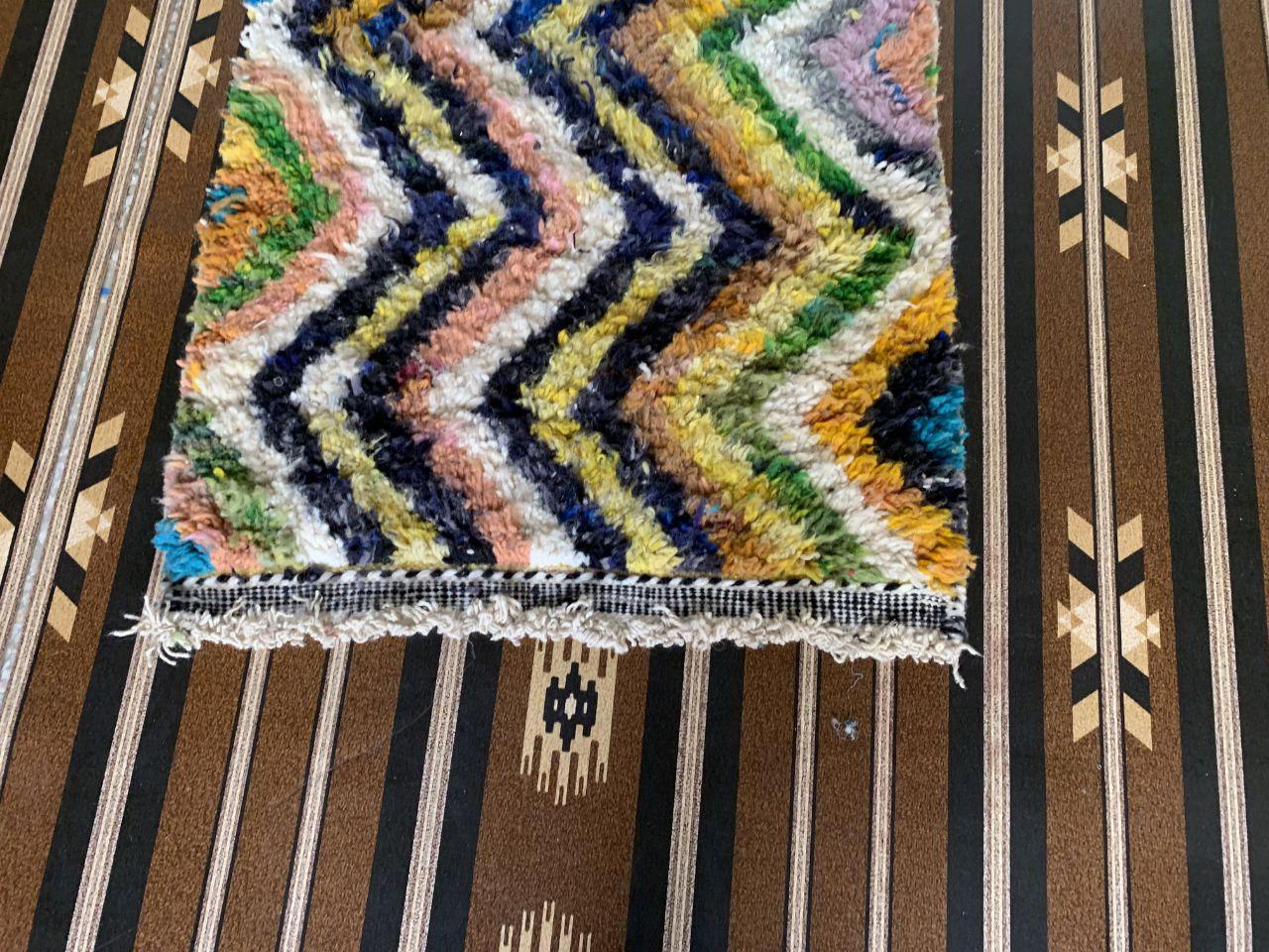 ヴィンテージモロッコウールラグ：カラフルなジグザグシェブロン