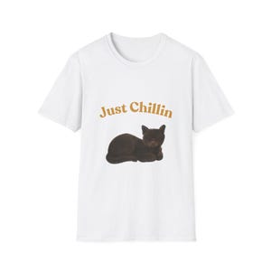 Just Chillin&#39; Cat T-Shirt for Chill Vibes, Unisex Graphic Tee, Cat Lover Gift, Cozy Casual Wear, Perfect for Cat Lovers, Everyday Comfort