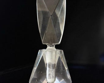 Vintage parfumflesje van gefacetteerd kristal in geometrische art-decostijl, 15 cm.