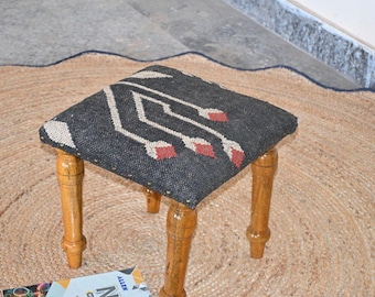 手織りキリムのフットスツール、ボヘミアン風トライバルオットマンプーフ、ストライプ柄の布張りベンチシート