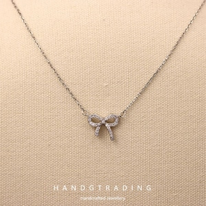 S925 Sterling Silver Bow-shaped White Gold Necklace for Women.