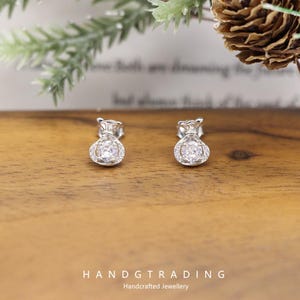 Orecchini portafortuna in argento Sterling S925 - Design minimalista a forma di sacchetto di denaro con zirconi micro-pavé / Delicati orecchini a bottone per donna