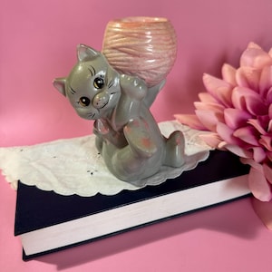 Vintage keramische kattenkandelaar - Kitsch Yarn Ball Decor