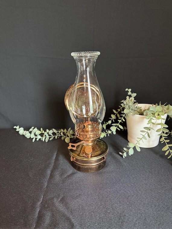 Vintage Brass Oil Lamp With Glass Chimney – Rustic Decor Vintage Brass Oil Lamp With Glass Chimney – Rustic Decor