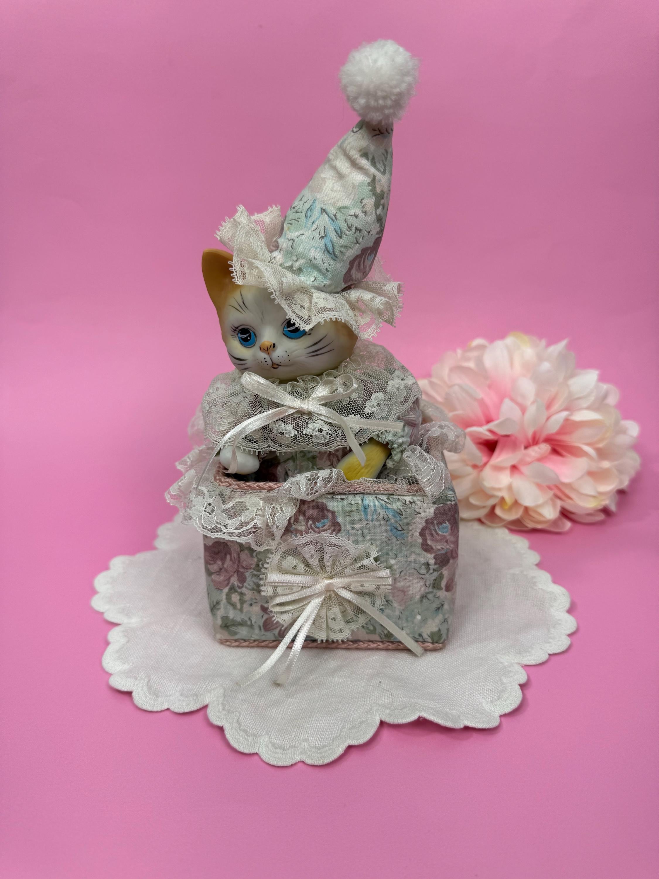 Vintage Animated Porcelain Cat Music Box – Plays 