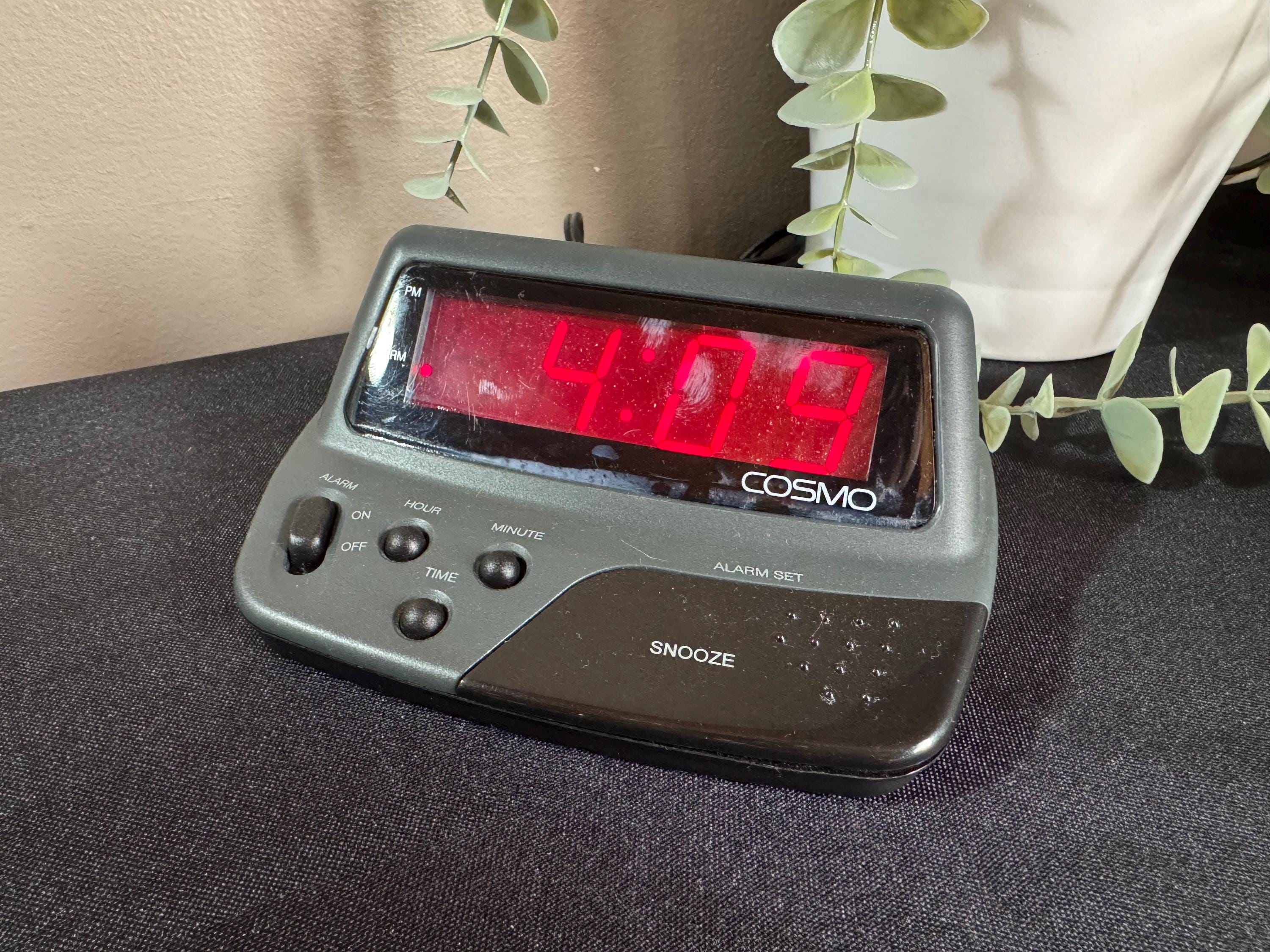 Vintage Cosmo E818 Digital Alarm Clock - Retro Electronic Clock