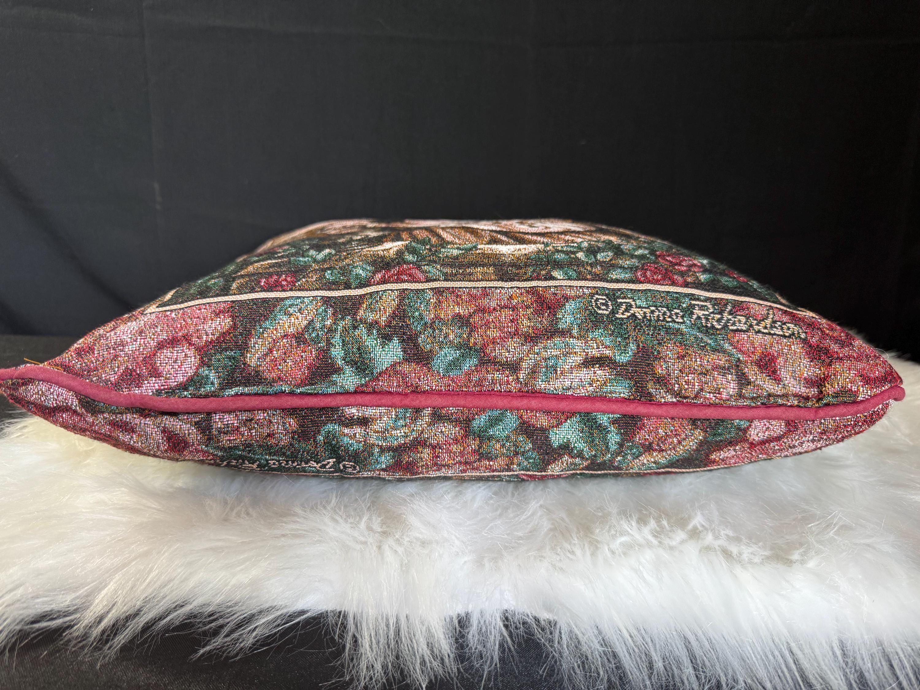 ヴィンテージ タペストリー ピロー：天使とバラ - ルネッサンス