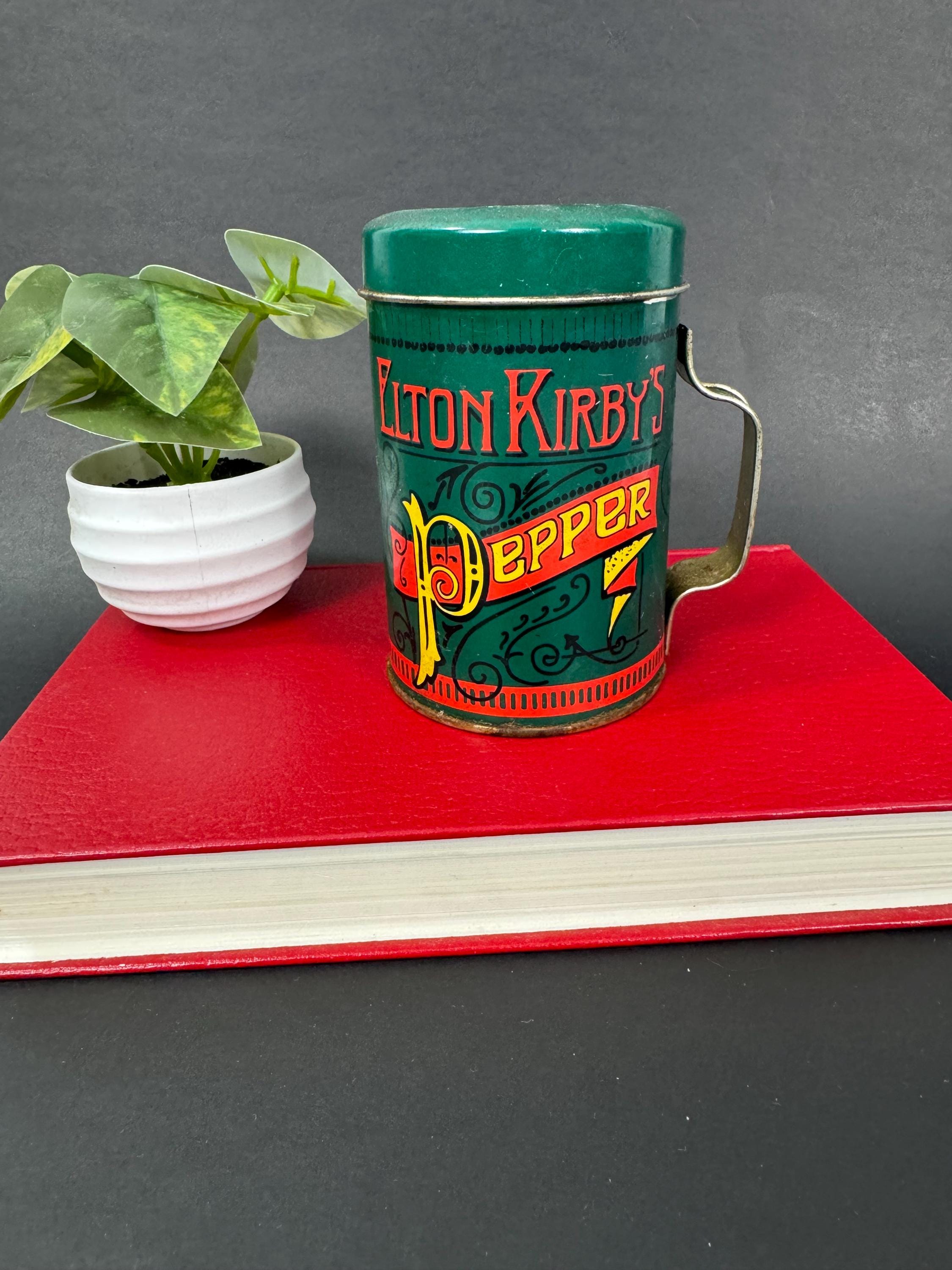 カプ缶 英智 ダイナー Vintage Elton Kirby's Pepper Shaker – Retro Kitchen Tin Canister