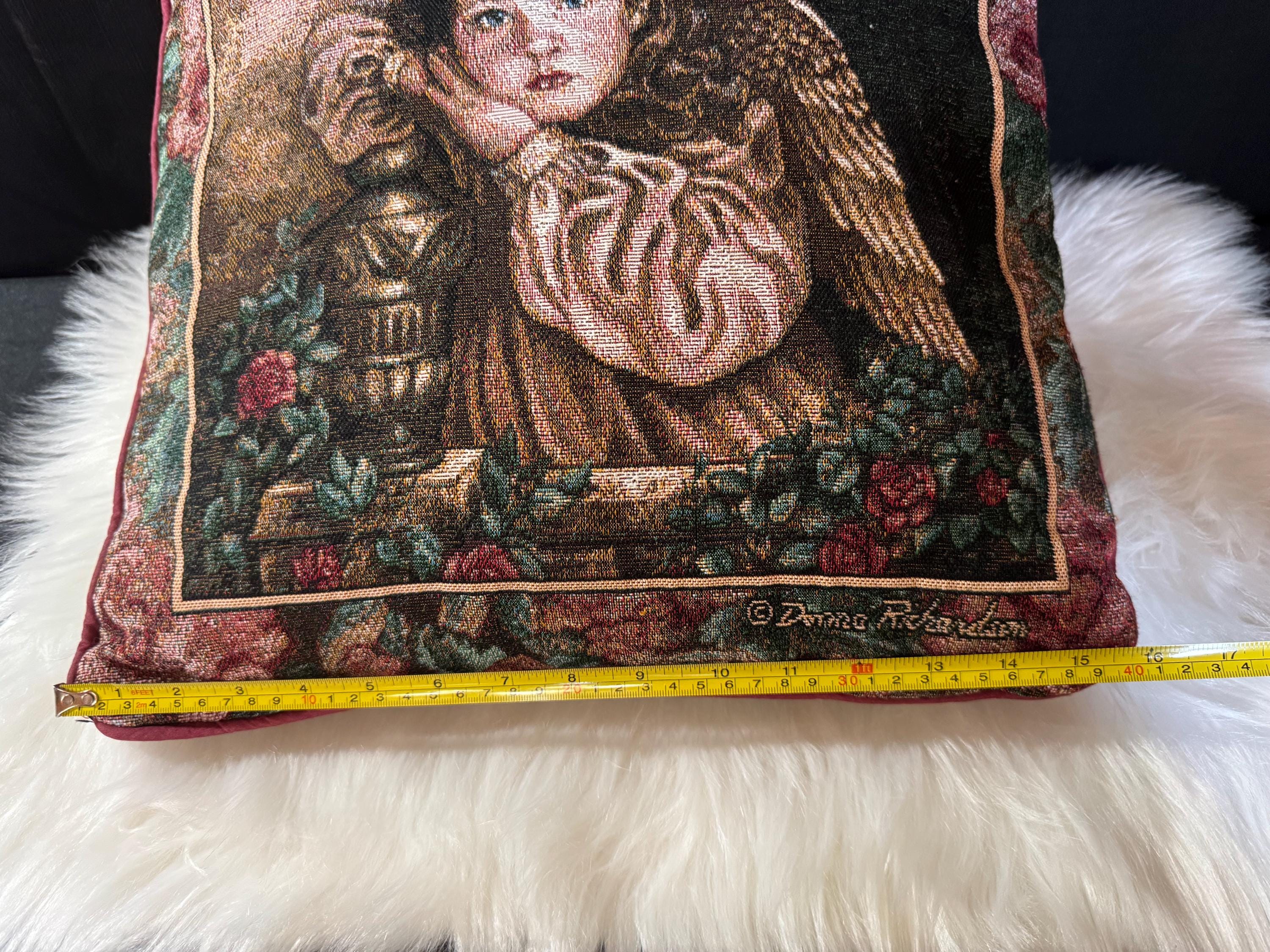 ヴィンテージ タペストリー ピロー：天使とバラ - ルネッサンス