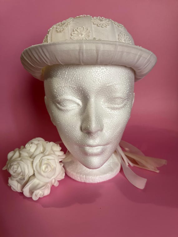 Handmade White Vintage Cloche Hat With Lace Flowers and Long  display picture 1