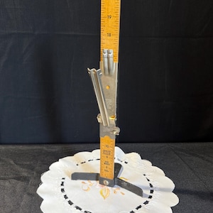 Vintage &quot;Pin-It&quot; Hem Marker – Essential Sewing Tool for Skirts & Dresses – Adjustable Ruler Stand