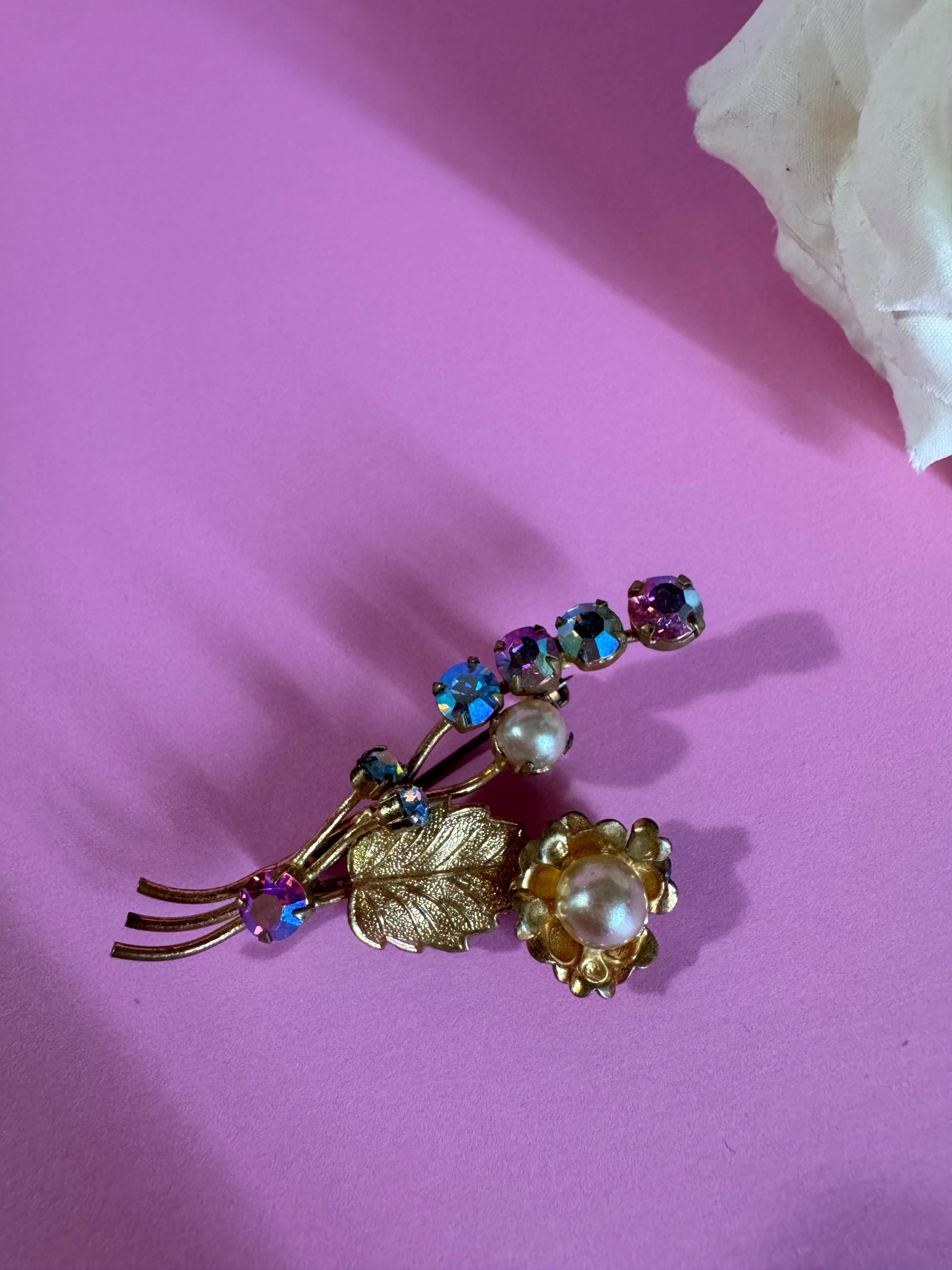 modèle Collier goutte en argent avec pendentif serti de pierre brune et