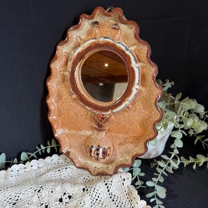 手作りの陶器製壁掛けミラーと花瓶：素朴な陶器の装飾 - Etsy 日本