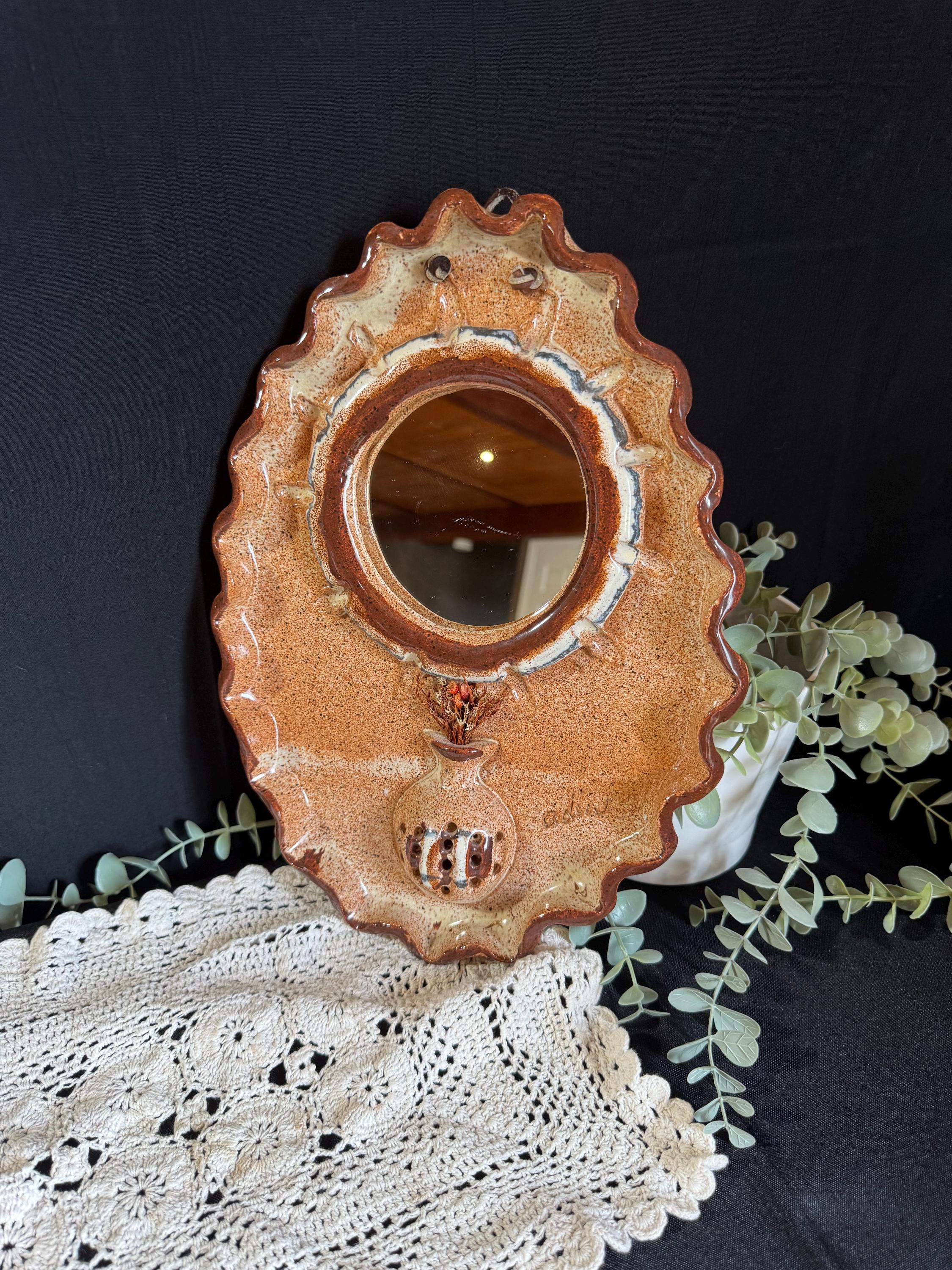 手作りの陶器製壁掛けミラーと花瓶：素朴な陶器の装飾 - Etsy 日本