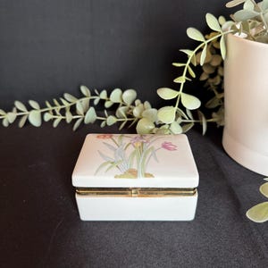 Vintage Porcelain & Gold Floral Trinket Box – Decorative Jewelry Storage Box for Rings, Necklaces, Keepsakes - Eaton Collection Japan