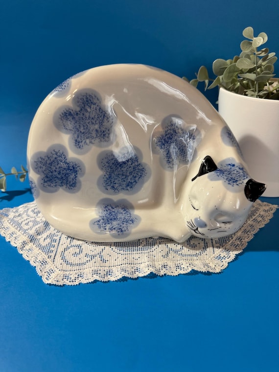 Vintage Flambro Sleeping Cat Figurine - Blue Cloud Ceramic - Etsy