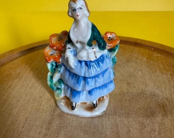 磁器のヴィンテージ置物 - ローブブルーのファムペインテ、日本占領下