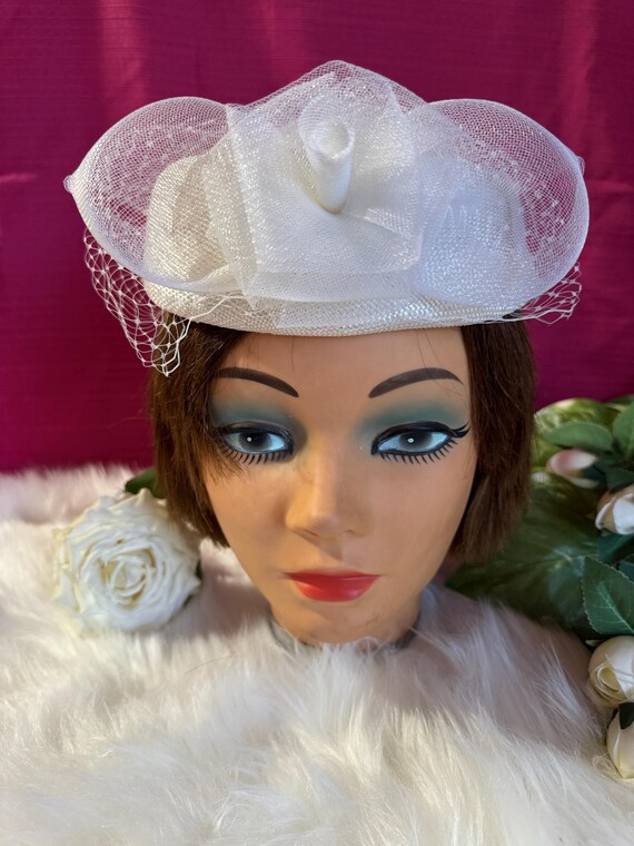 Vintage Cream Pillbox Hat With Veil: Organza Bow, Special  display picture 1