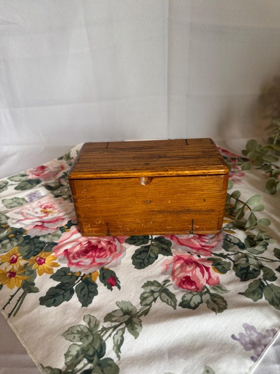 アンティーク19世紀木製裁縫箱 – ヴィンテージ糸と裁縫道具の収納