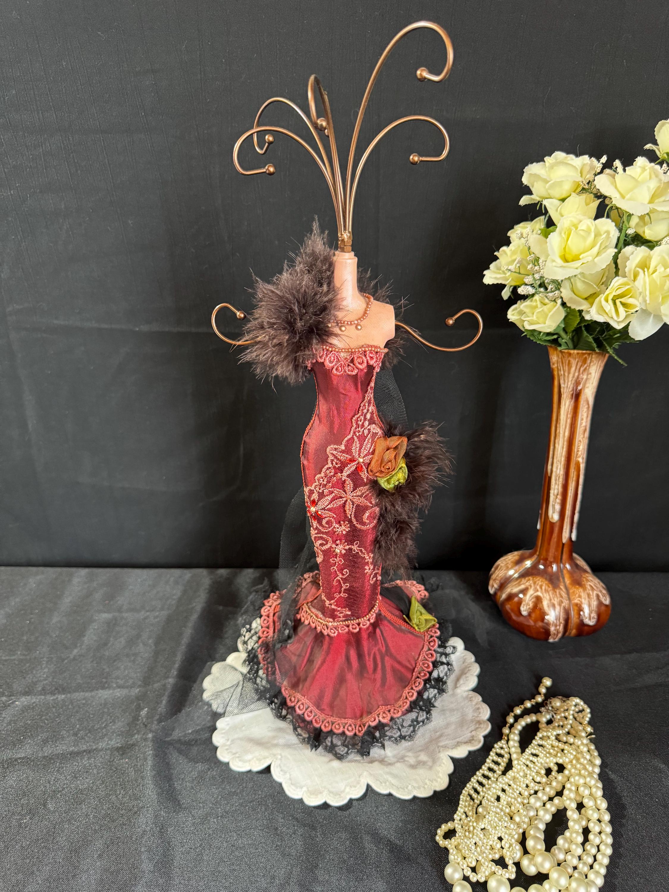 Grand Porte-bijoux Mannequin En Forme De Robe - Argenté Avec Relief, Hauteur 38,7 Cm - Comme Neuf