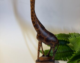 手彫りの木製キリン：本物のケニアの装飾品 - アフリカの写真 - Etsy 日本